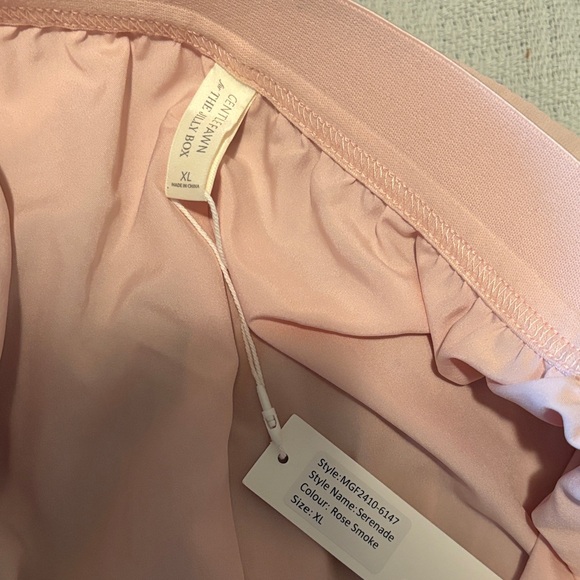 Elegant Pink Women's Skirt - Picture 6 of 7